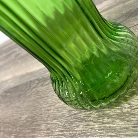 Vintage E.O. Brody Co. Emereld Green Glass Vase 6” - Picture 9 of 9